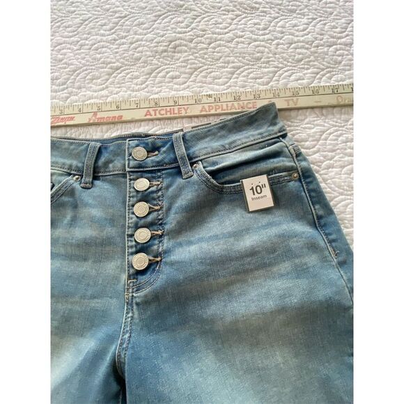 Time and Tru NWT High Rise Button Fly Denim Bermuda Shorts Size 6 - Picture 6 of 13